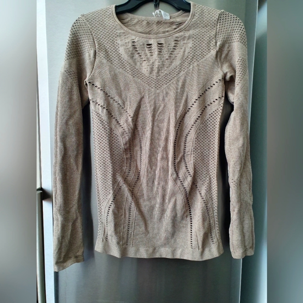 Alo long sleeve size L